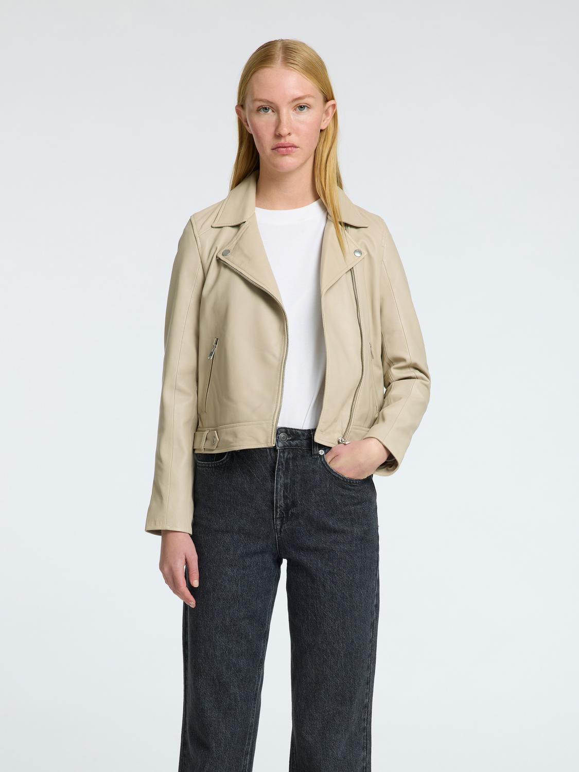 model_shot-front